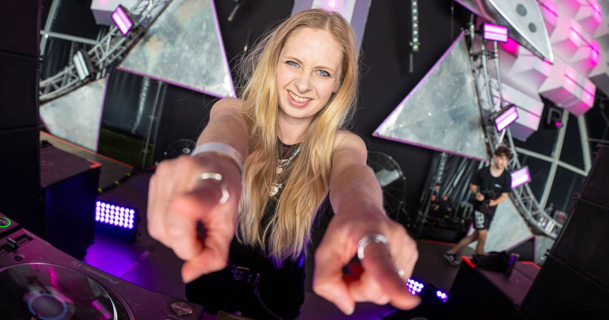 deetox comeback everybody i am hardstyle