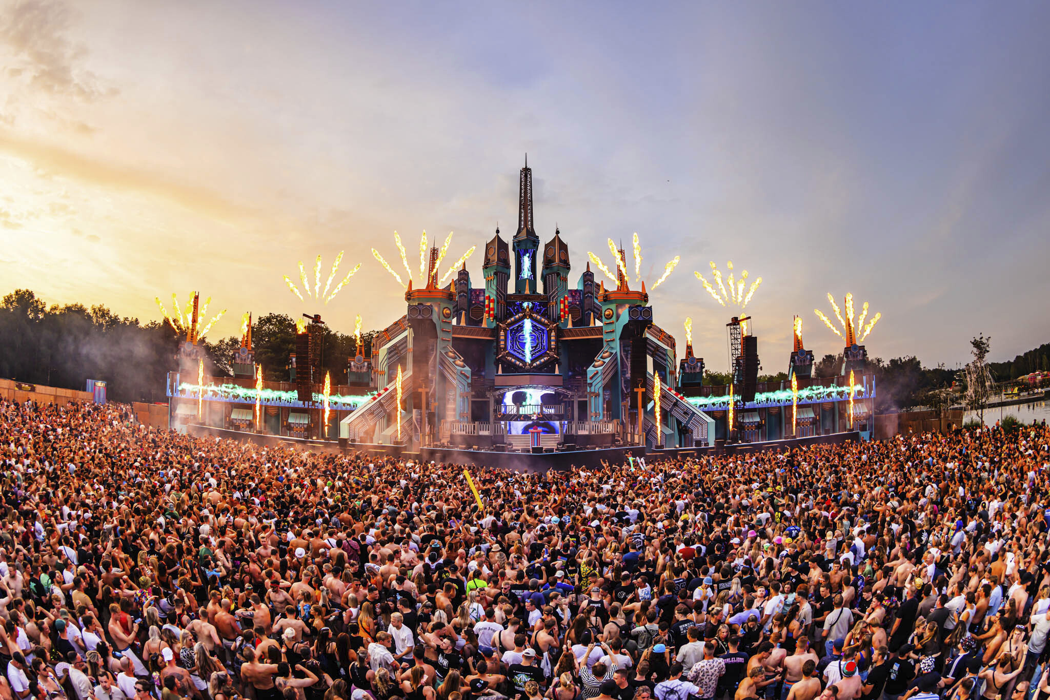 Decibel Outdoor introduceert: 'Fanatic Friday'