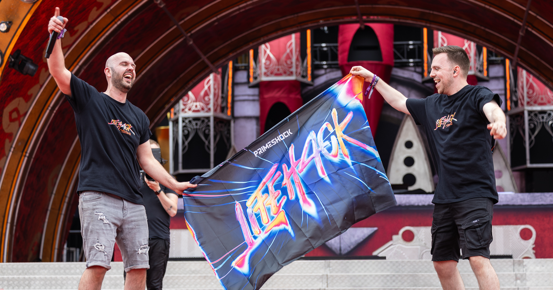 Primeshock tilt hun feelgood hardstyle naar een hoger level met hun eerste album LIFEH4CK