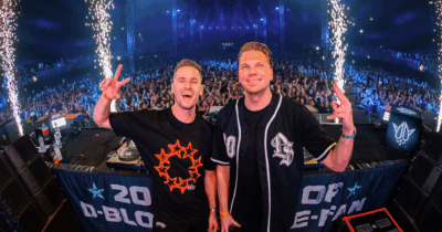 Fan streept 138 nummers af op shirt met volledige discografie tijdens 20 Years of D-Block & S-te-Fan