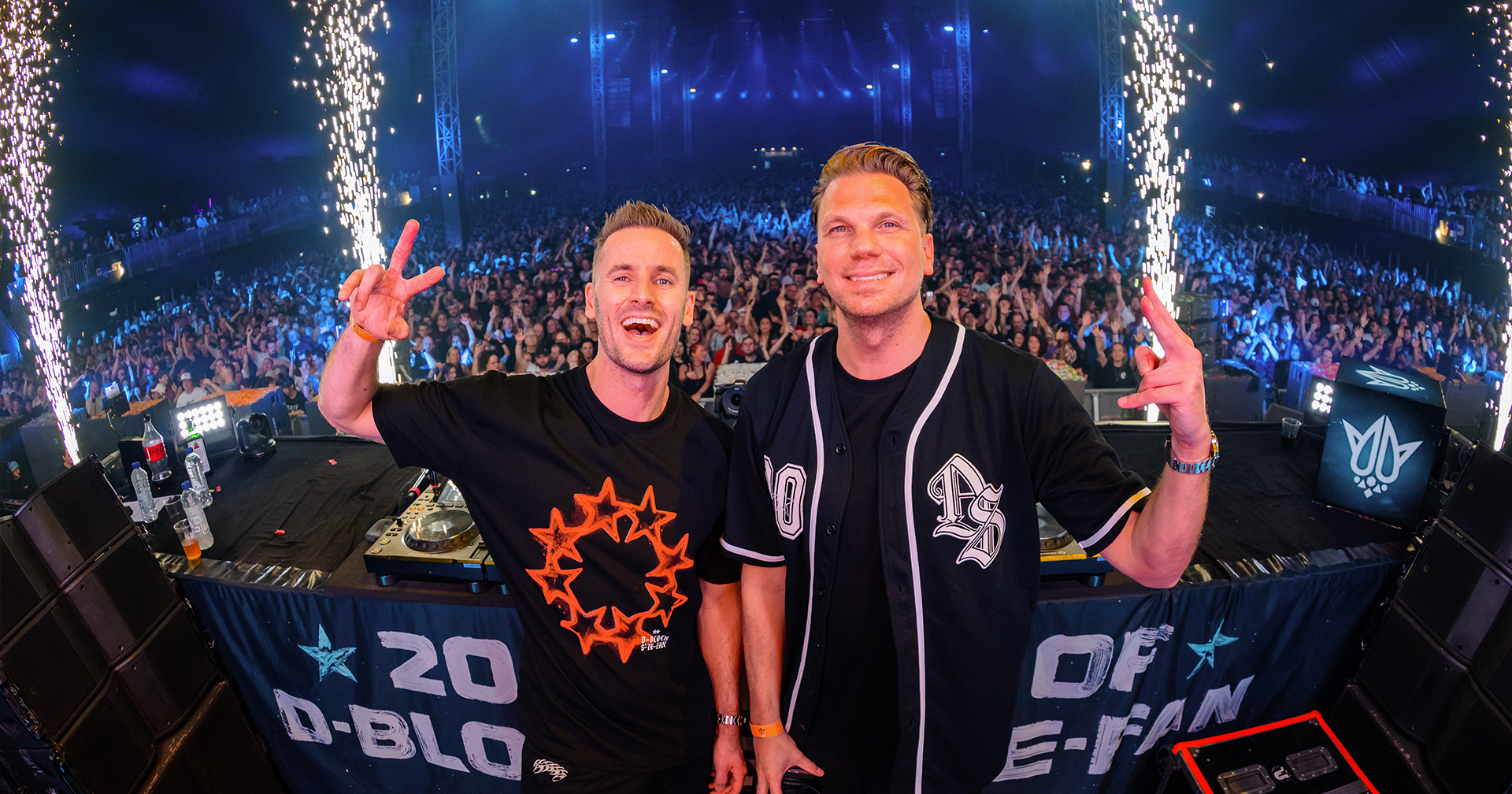 Fan streept 138 nummers af op shirt met volledige discografie tijdens 20 Years of D-Block & S-te-Fan