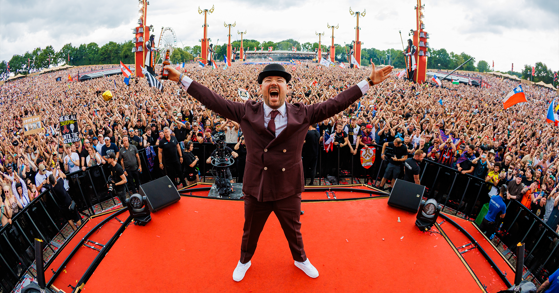 Dr. Peacock neemt je mee op wereldreis met zijn nieuwe album Tripping with Dr. Peacock