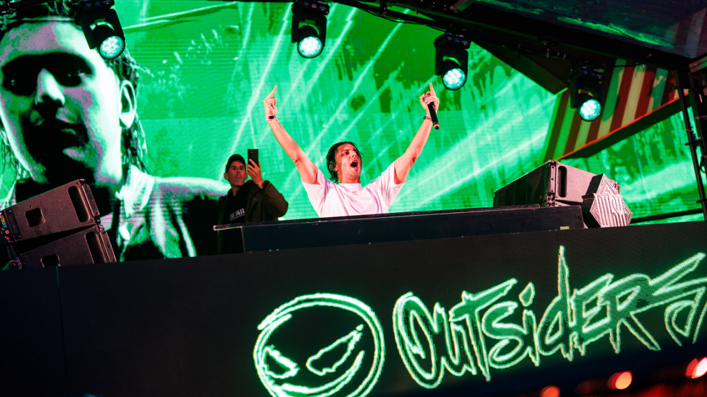 Outsiders trekt met Circus REBL naar Groningen