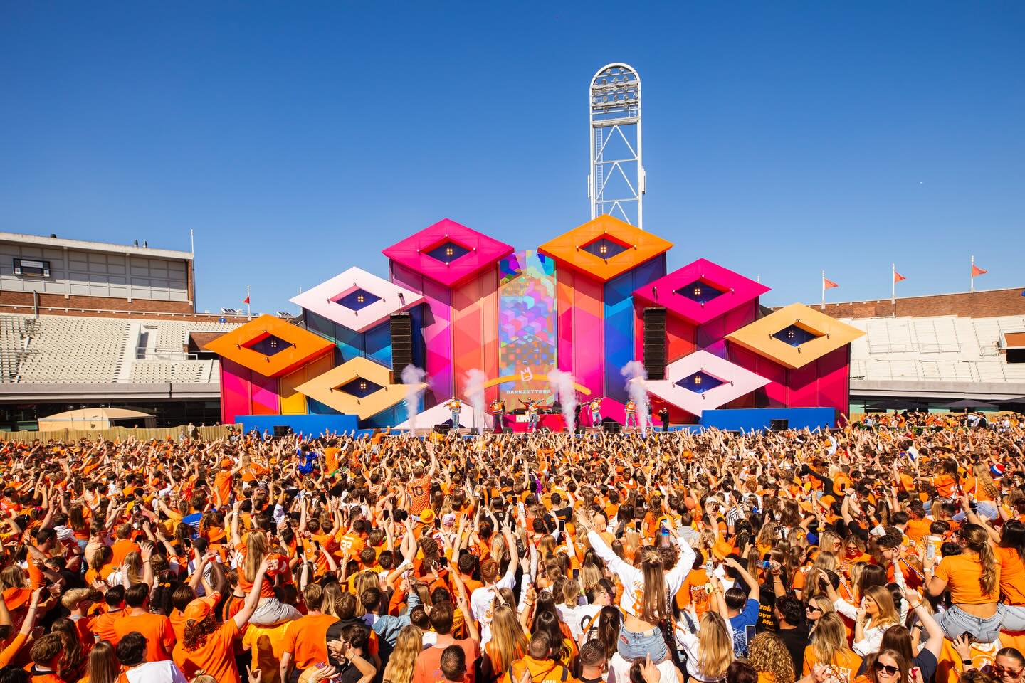 Kingsland brengt hardstyle naar het Olympisch Stadion Amsterdam